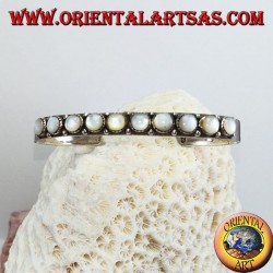 Rigid silver bracelet with mother round pearls