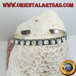 Pulsera de plata rígida con madre perlas redondas