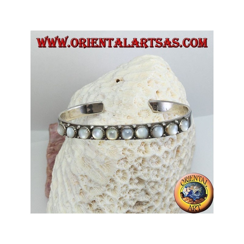Pulsera de plata rígida con madre perlas redondas