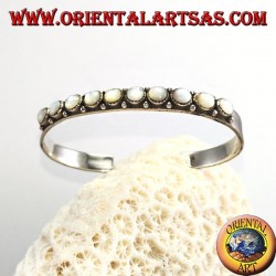 Pulsera de plata rígida con madre perlas redondas
