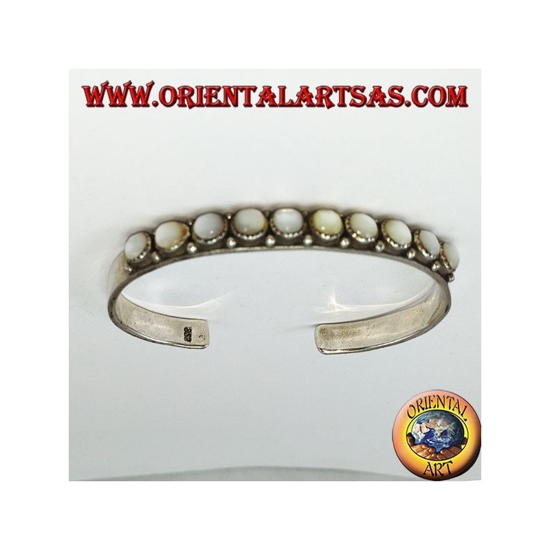 Pulsera de plata rígida con madre perlas redondas