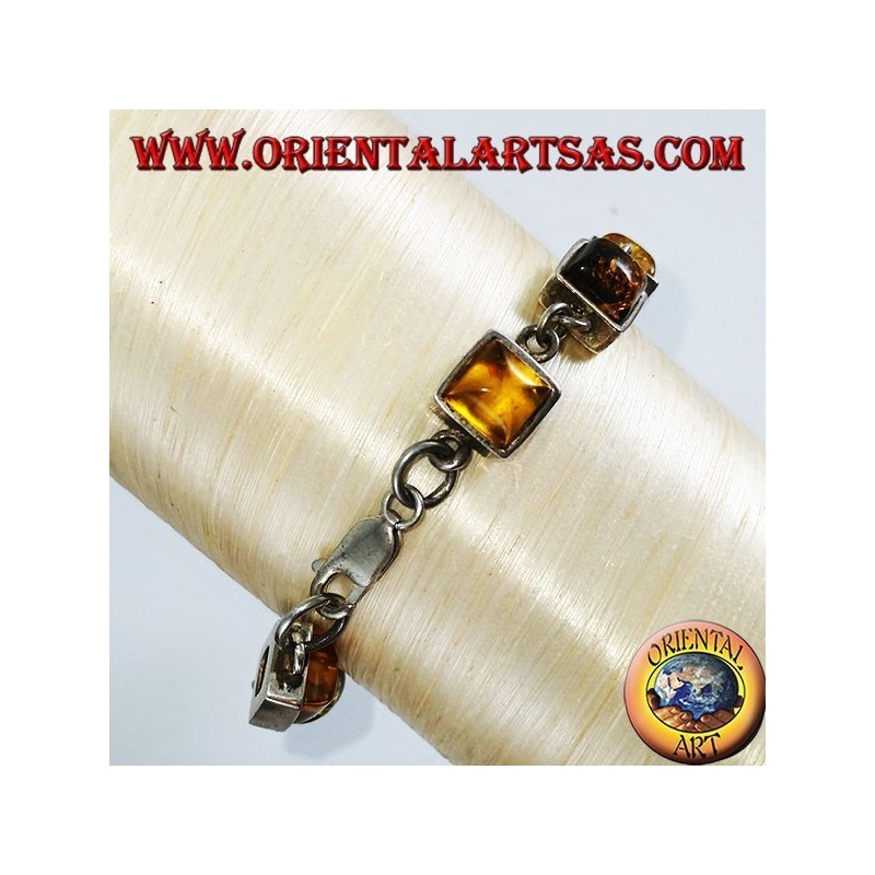 Silberne Armbänder mit abwechselnd gelbem und grünem Bernstein