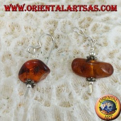 Boucle d'oreille en argent avec un morceau d'ambre