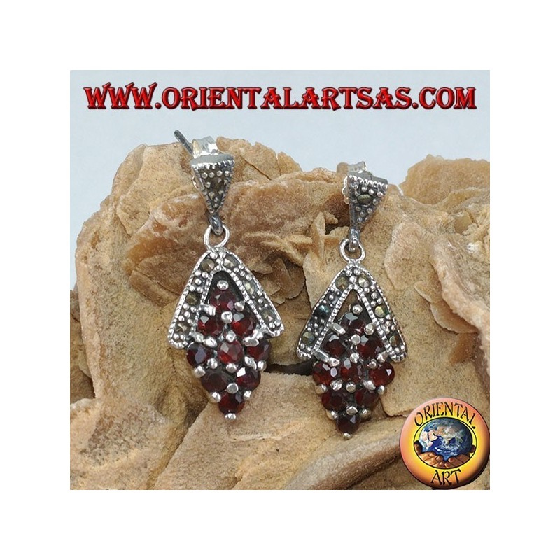 Boucles d'oreilles en argent avec neuf grenats et marcassites
