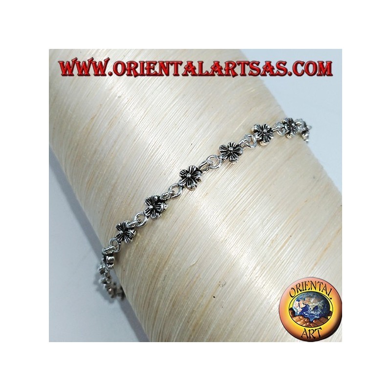 Armband aus kleinen Blumen in Silber 925