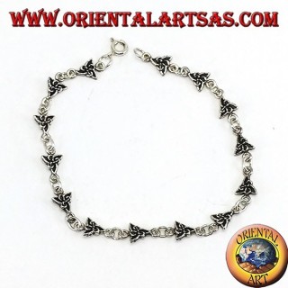 Silbernes Armband mit einem Tyrannknoten