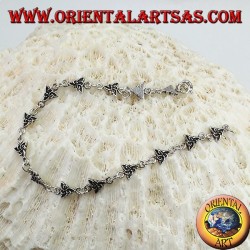 Silbernes Armband mit einem Tyrannknoten