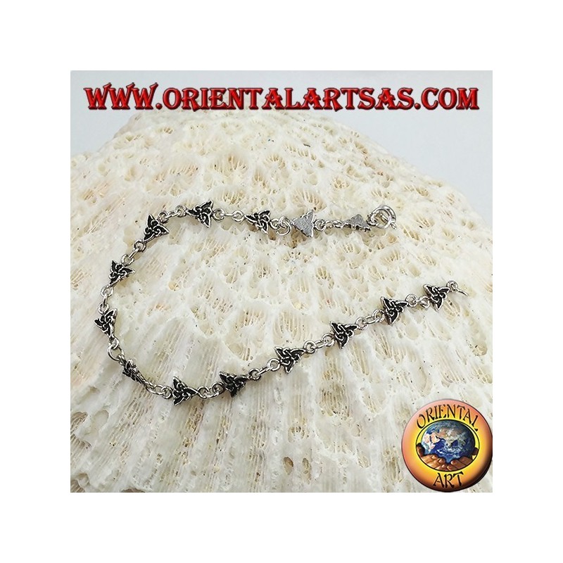 Silver bracelet with a tyron knot