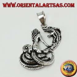 Colgante de plata domadora del dragón (grande)