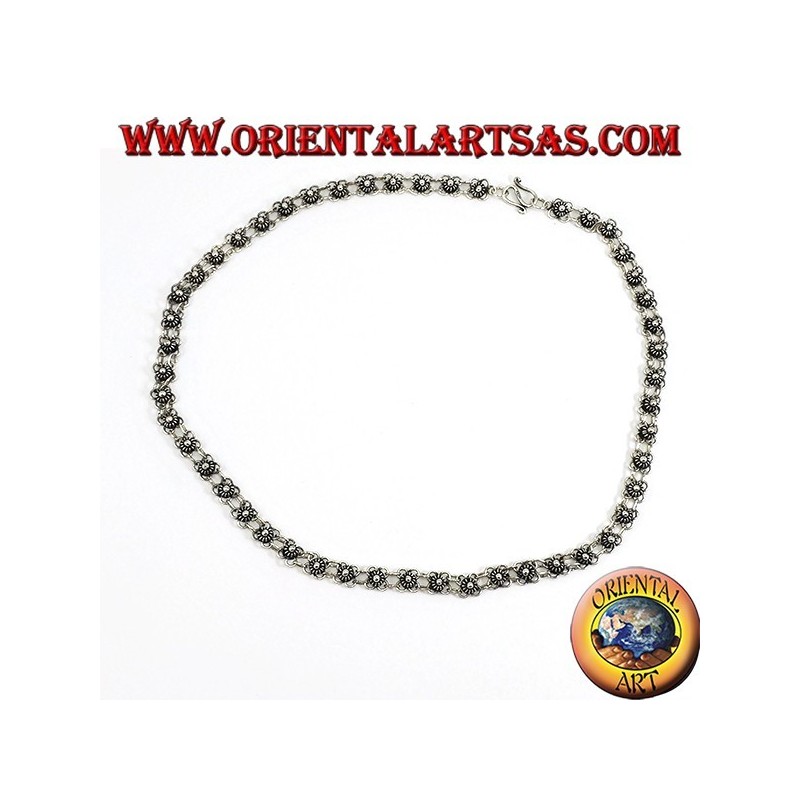 Collar de plata con flores pequeñas (girogola)