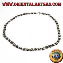 Collar de plata con flores pequeñas (girogola)