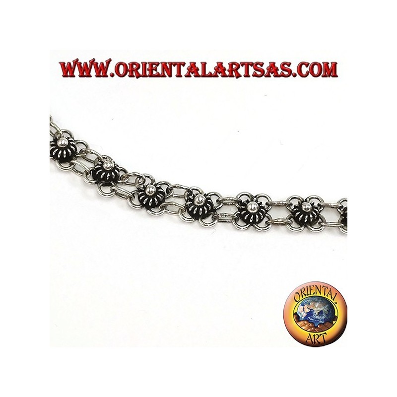 Collar de plata con flores pequeñas (girogola)