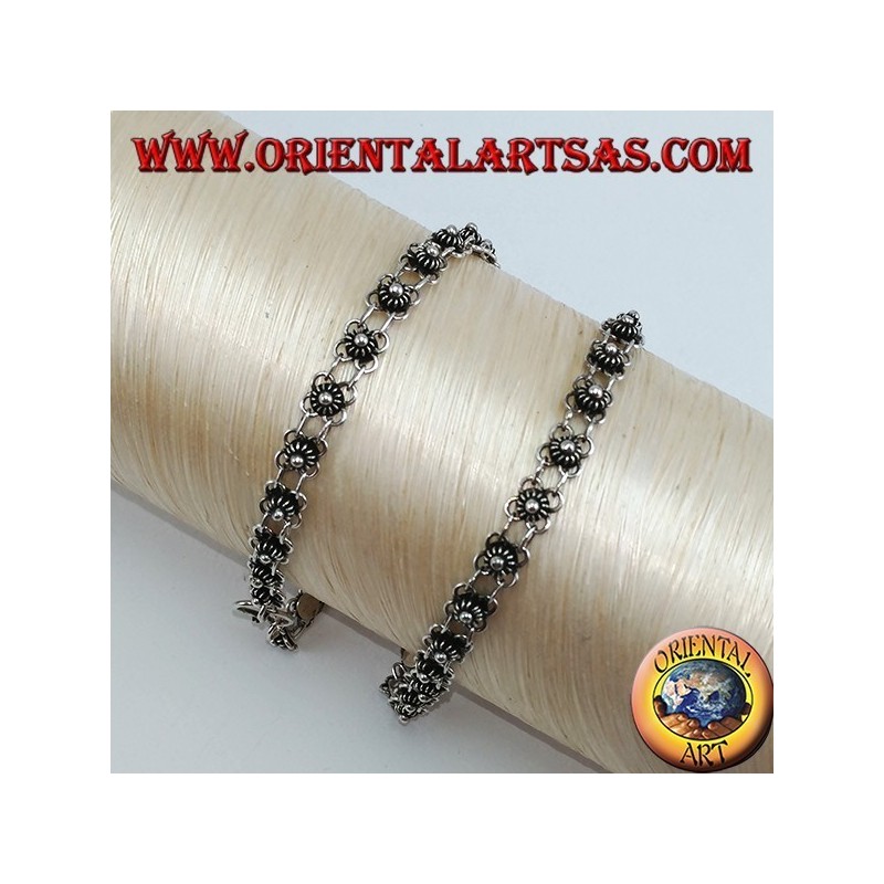 Collar de plata con flores pequeñas (girogola)