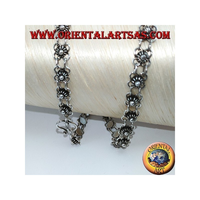 Collier en argent travaillant avec de petites fleurs (girogola)