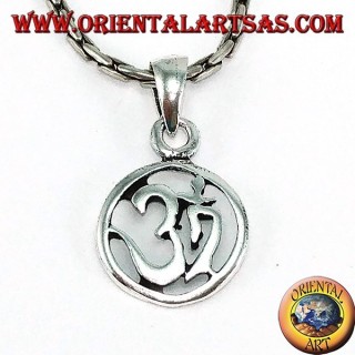Pendentif médaillon en argent avec Oṁ Óm et Aum sculptés (syllabe sacrée)