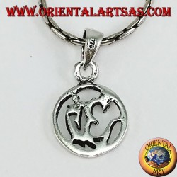 Colgante medallón de plata con Oṁ Óm y Aum tallados (sílaba sagrada)
