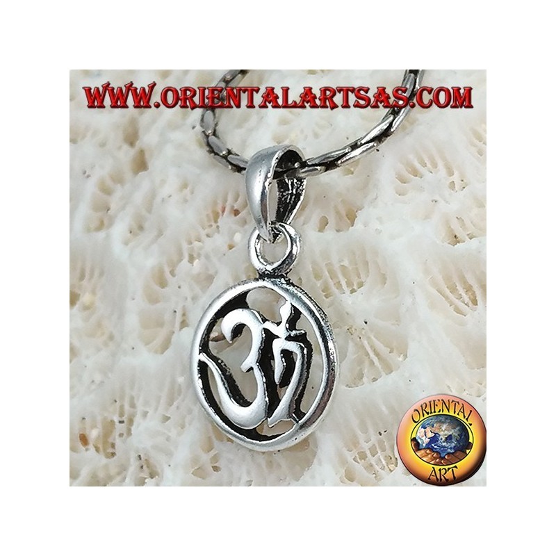 Ciondolo medaglietta in argento con Oṁ Óm e Aum (Sillaba Sacra )  intagliata