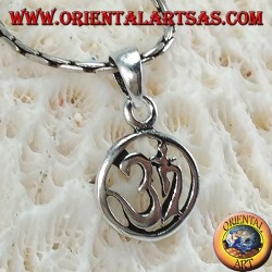 Colgante medallón de plata con Oṁ Óm y Aum tallados (sílaba sagrada)