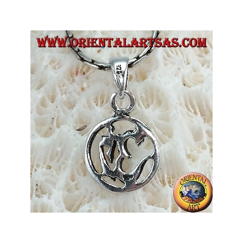 Ciondolo medaglietta in argento con Oṁ Óm e Aum (Sillaba Sacra )  intagliata