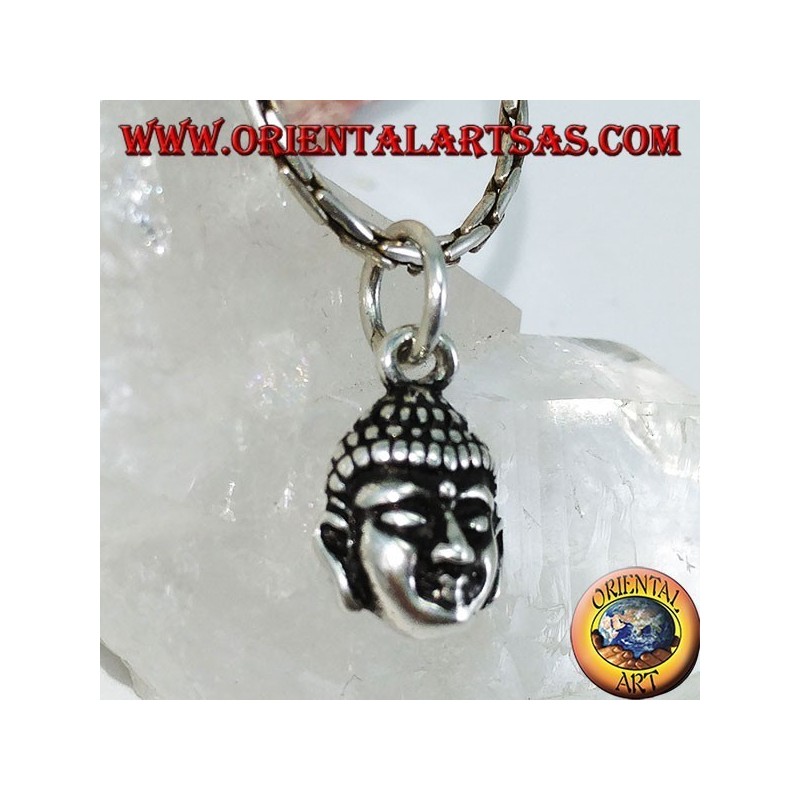 Pendentif en argent d'une petite tête de Bouddha