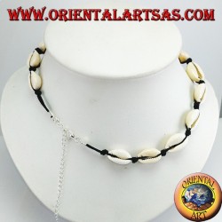 Choker necklace of cowrie shells with chain and with carabiner (adjustable)