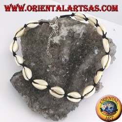 Gargantilla collar de conchas de cauri con cadena y mosquetón (ajustable)