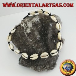 Gargantilla collar de conchas de cauri con cadena y mosquetón (ajustable)