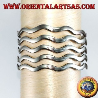 Bracciale in argento rigido a cinque fasce ondulate