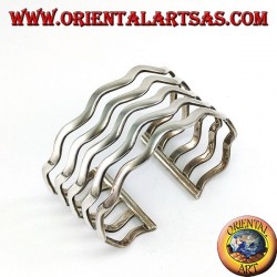 Pulsera de plata rígida con cinco bandas onduladas