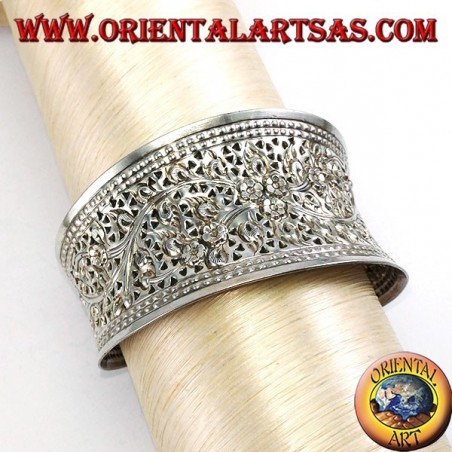 Bracciale in argento largo, cesellato a mano con motivi floreali (concavo)