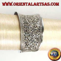 Bracelet large en argent, ciselé à la main avec des motifs floraux (concave)