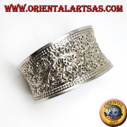 Wide silver bracelet, hand chiselled with floral motifs (concave)