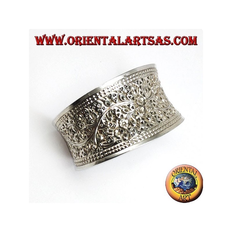 Wide silver bracelet, hand chiselled with floral motifs (concave)