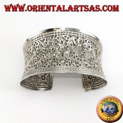 Bracelet large en argent, ciselé à la main avec des motifs floraux (concave)