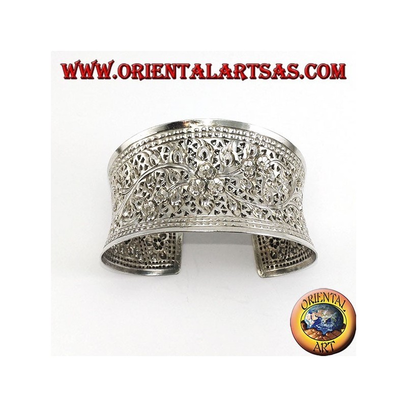 Pulsera ancha de plata, cincelada a mano con motivos florales (cóncavo)