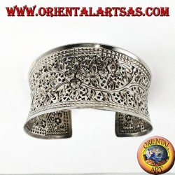 Bracelet large en argent, ciselé à la main avec des motifs floraux (concave)