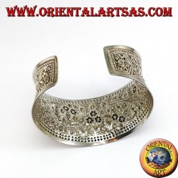 Pulsera ancha de plata, cincelada a mano con motivos florales (cóncavo)