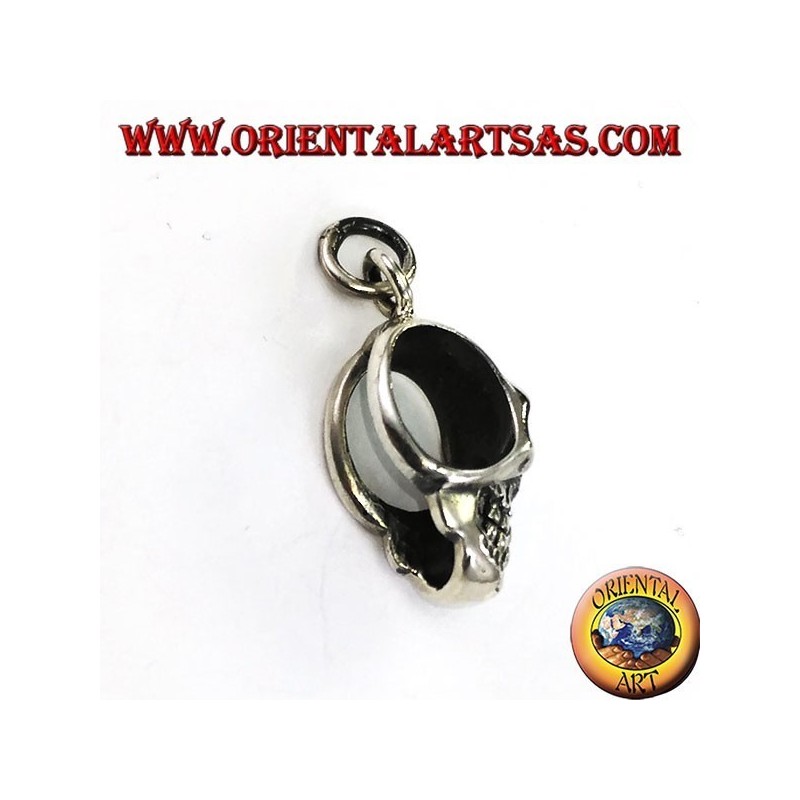 Pendentif en argent, crâne aux tempes percées