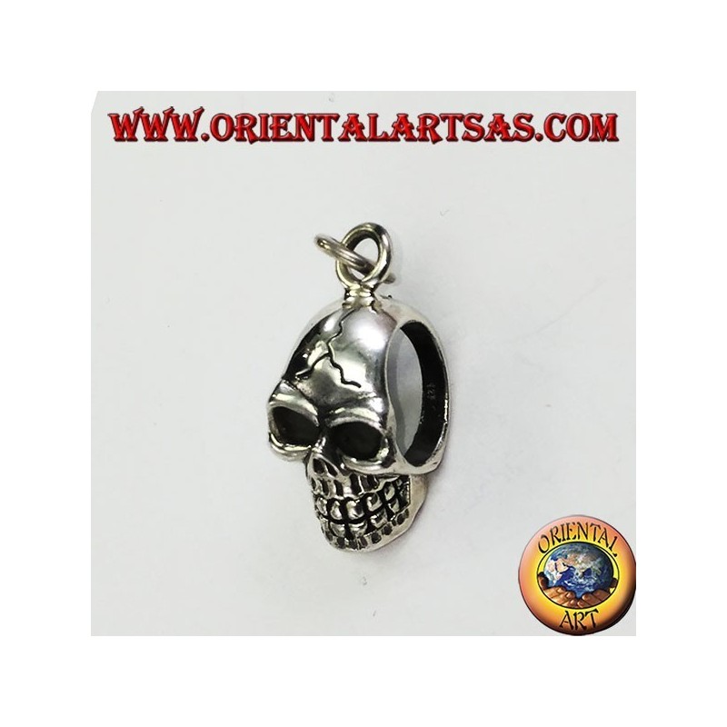 Pendentif en argent, crâne aux tempes percées