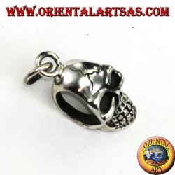 Colgante de plata, calavera con varillas perforadas