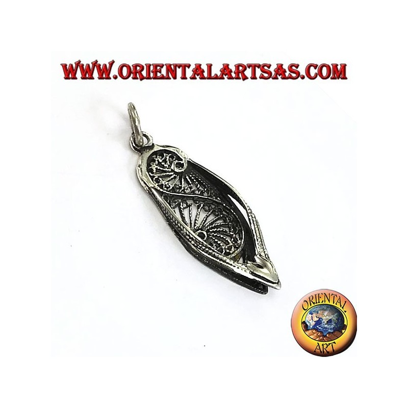 Pendentif en argent d'une chaussure indienne typique