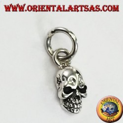 Pendentif en argent, le crâne du dur