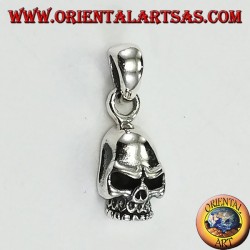 Massiver Silberanhänger in Form eines Totenkopfes