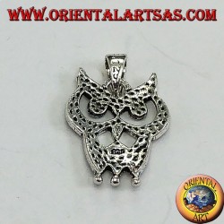 Colgante de plata con búho punteado