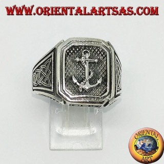 Anillo de plata con ancla con nudo celta