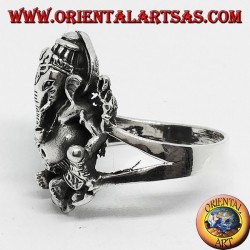 Bague en argent avec Ganesh assis sur la fleur de lotus