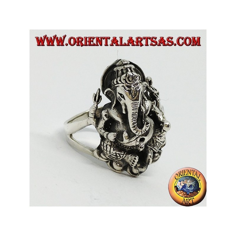 Anello d'argento con Ganesh seduto sul fior di loto
