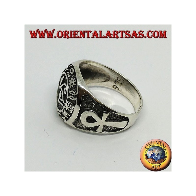 Bague en argent, oeil de Horus entouré de hiéroglyphes et ank sur les côtés