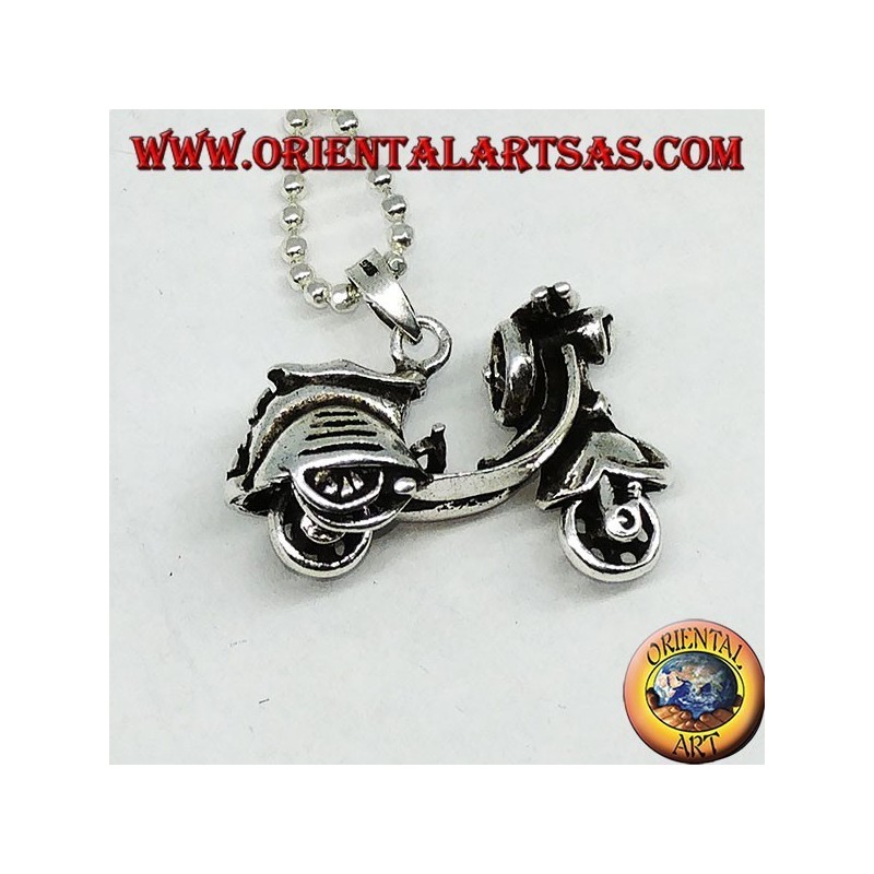 Pendentif en argent de la légendaire Vespa