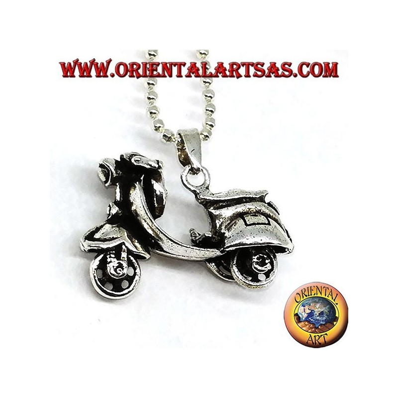 Pendentif en argent de la légendaire Vespa